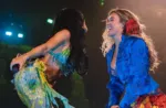 Karol G sorprende a Becky G con divertida broma telefónica