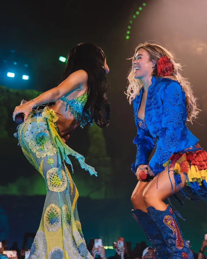 Karol G y Becky G sorprenden al anunciar nueva colaboración durante el Tropitour-1