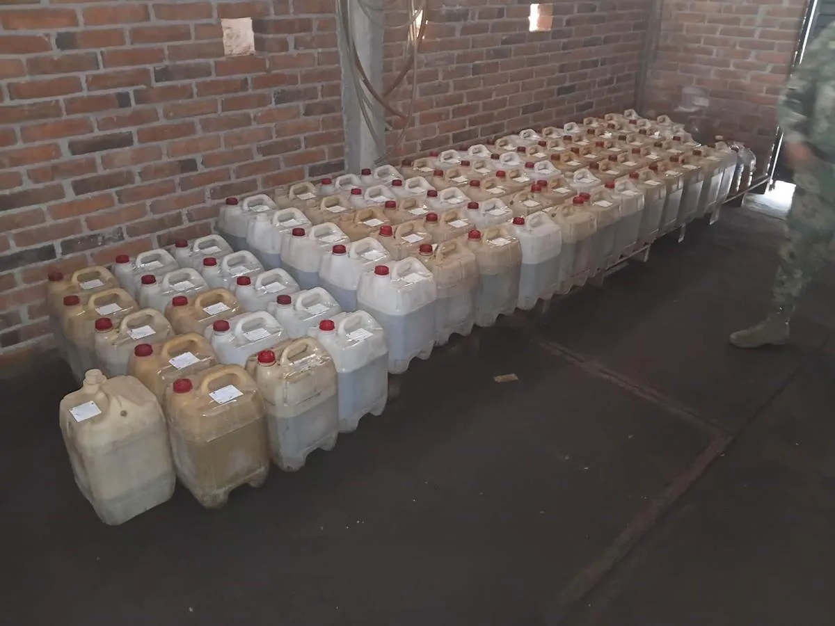 La Marina aseguró más de 7 mil litros de huachicol en Arteaga, Michoacán-3