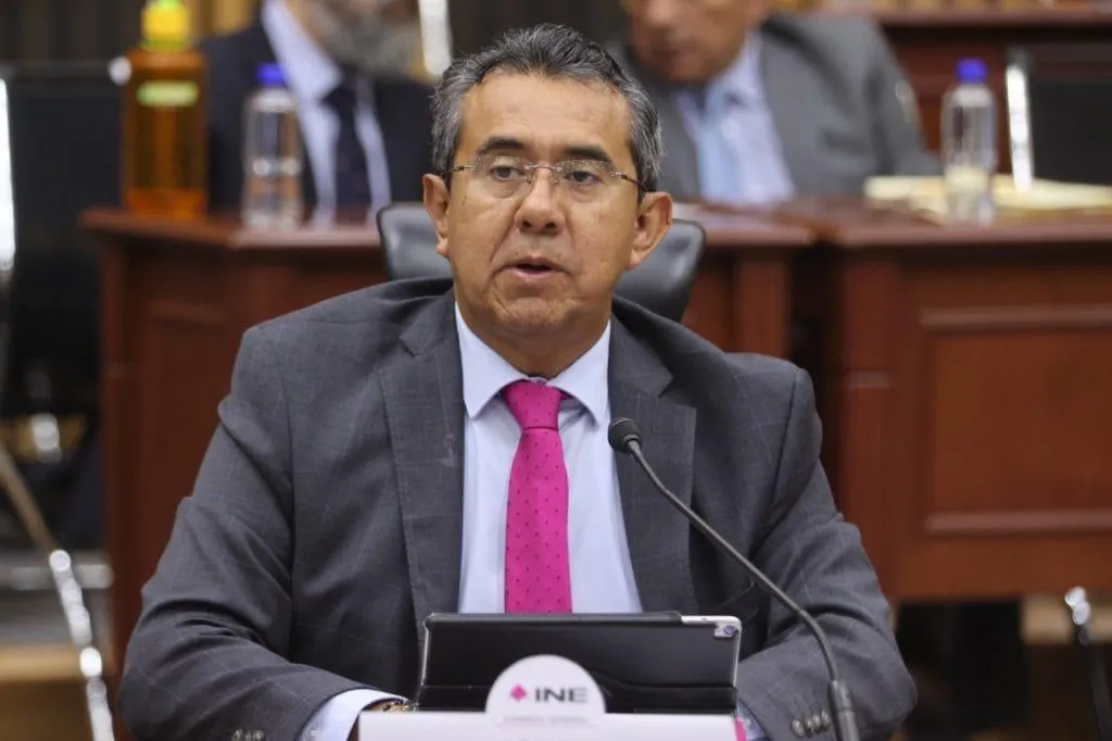 Llegan 2 de Tabasco a áreas clave del IEM; asoma mano de consejero del INE