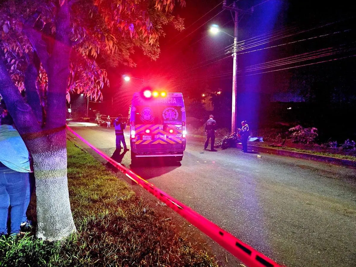Muere adolescente tras choque con su motocicleta contra un poste en Zamora