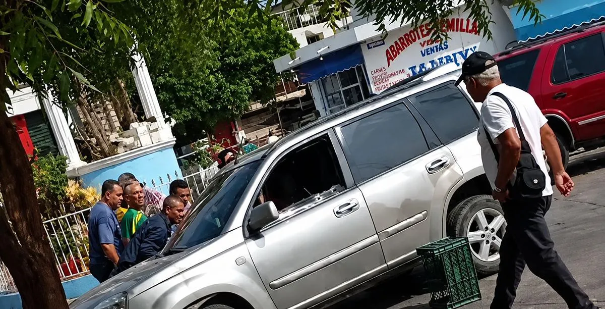 Muere policía de Apatzingán tras ser atacado a balazos al interior de su camioneta