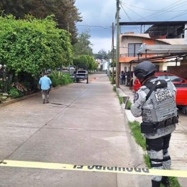 Mujer es atacada a balazos al interior de un domicilio en Uruapan