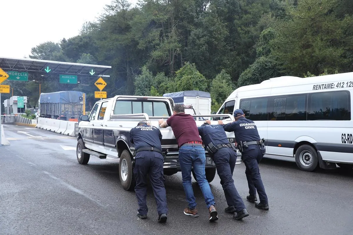 ¿Necesitas ayuda en carretera? Guardianes del Camino brindan auxilio a través del 911 y WhatsApp-1