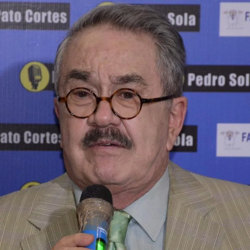 Pedro Solo enfrenta petición sanciones en Change.org por comentarios sobre mascotas
