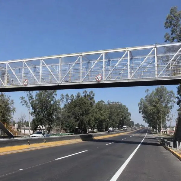 Transeúnte pierde la vida al intentar atravesar la Morelia-Salamanca a la altura de Erandeni
