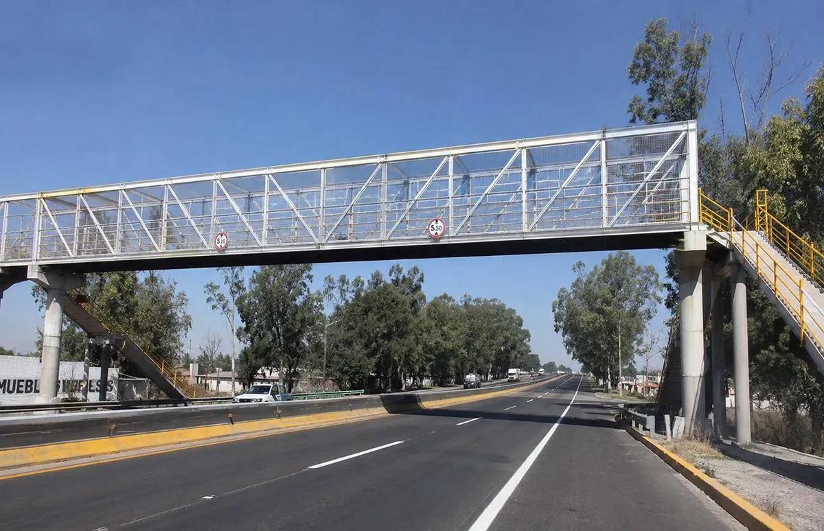 Persona Pierde la vida al intentar atravesar la Morelia-Salamanca a la altura de Erandeni