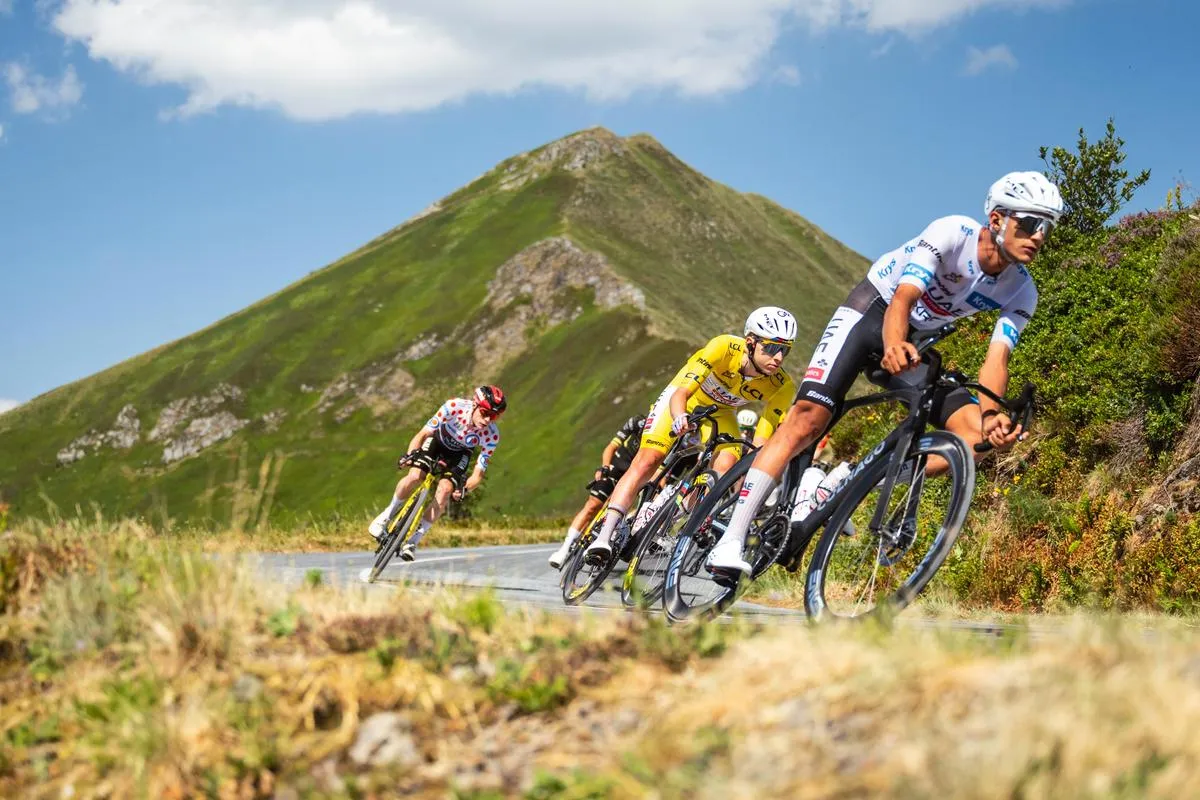 Pogacar marca su supremacía en el Tour de Francia e Isaac del Toro cae al séptimo lugar de la general