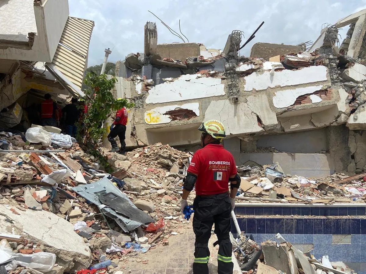 Regresan a México los bomberos de Zitácuaro que apoyaron en labores de rescate en Venezuela