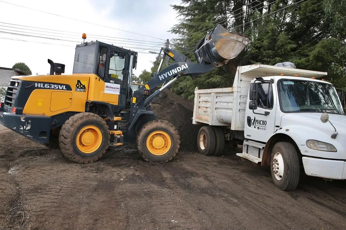 Rehabilitación de la carretera Villa Madero-Etúcuaro alcanza 72 % de avance: Bedolla-2