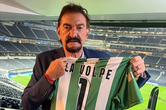 Ricardo La Volpe se disculpa tras llamar “vendidos” a mexicanos