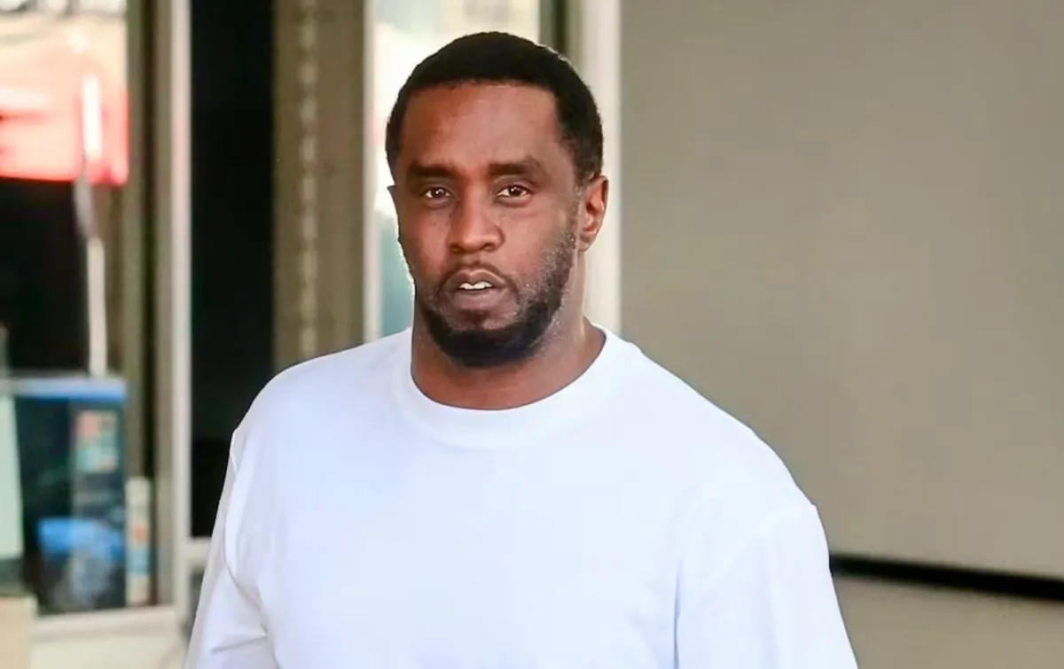 Sean “Diddy” Combs va al aislamiento tras pelea en prisión
