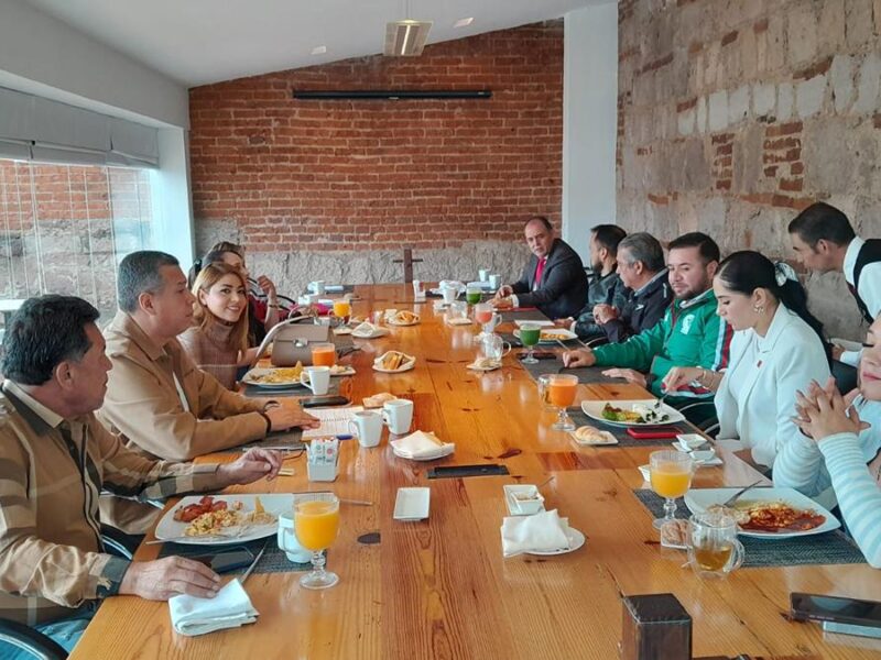Sin quórum sesión de Pleno de Congreso local, por reunión de nueve diputados con Raúl Morón