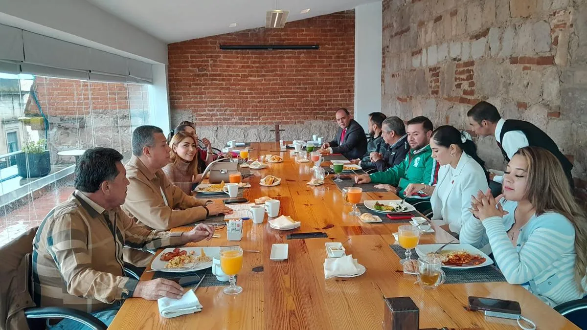 Sin quórum sesión de Pleno de Congreso local, por reunión de nueve diputados con Raúl Morón