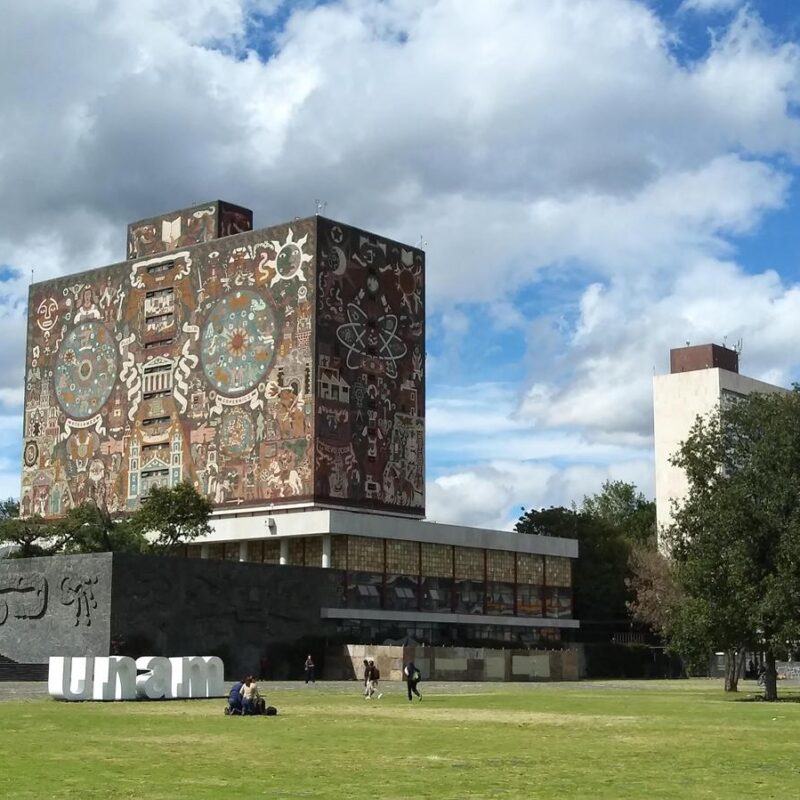 UNAM suspende inscripciones por revisión de admisión