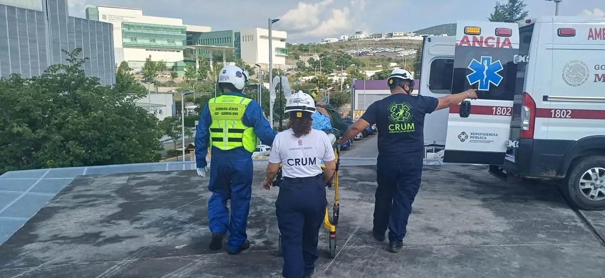 Trasladan en helicóptero a hombre electrocutado de Huetamo a Morelia-1