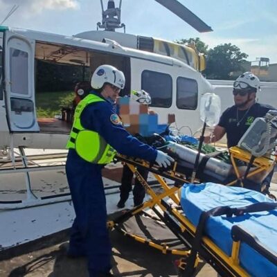 Trasladan en helicóptero a hombre electrocutado de Huetamo a Morelia