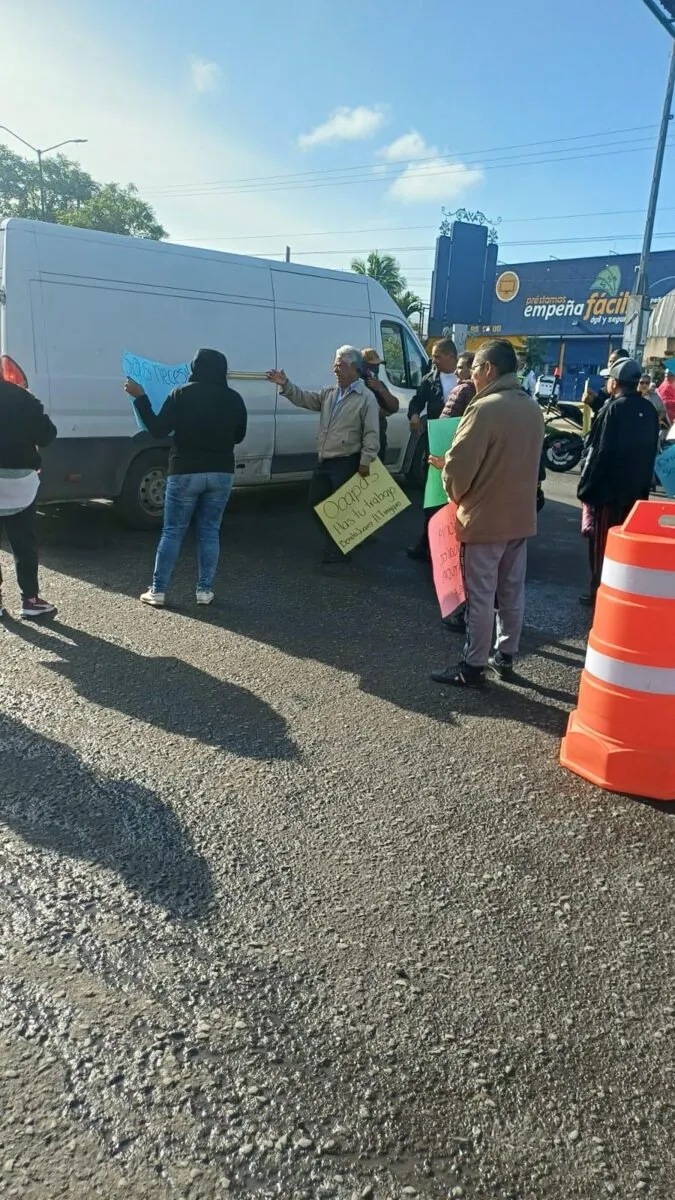 Vecinos del poniente de Morelia bloquearon la Madero para exigir solución a problemáticas sociales