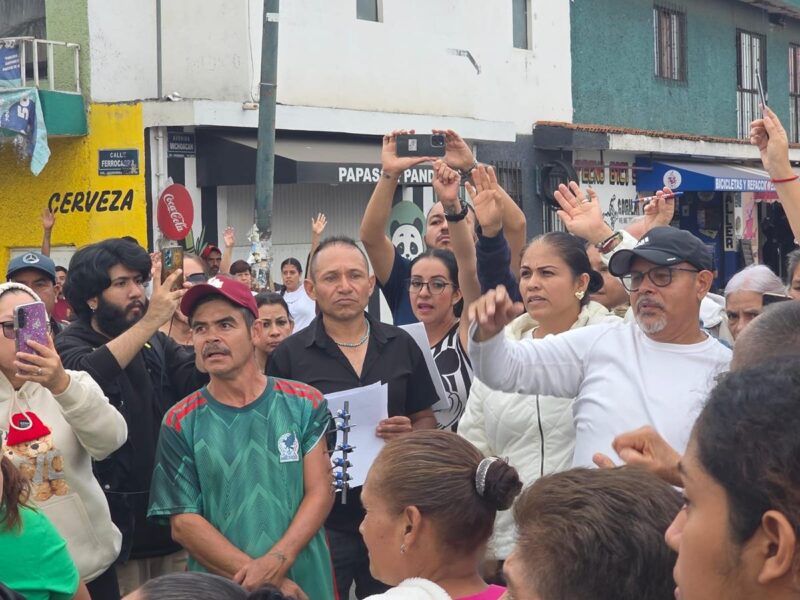 vecinos puente peatonal Jacarandas muerte menor