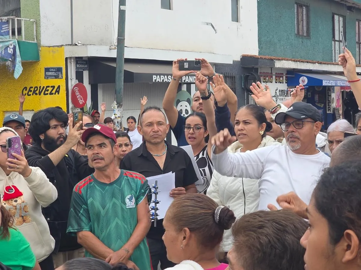 vecinos puente peatonal Jacarandas muerte menor