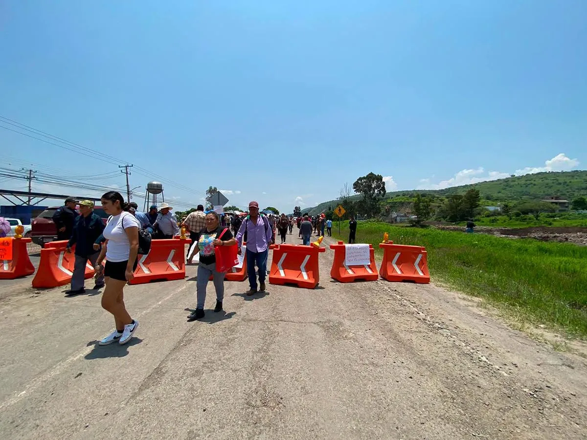 Vecinos Tarímbaro bloqueo Morelia Zinapécuaro 1