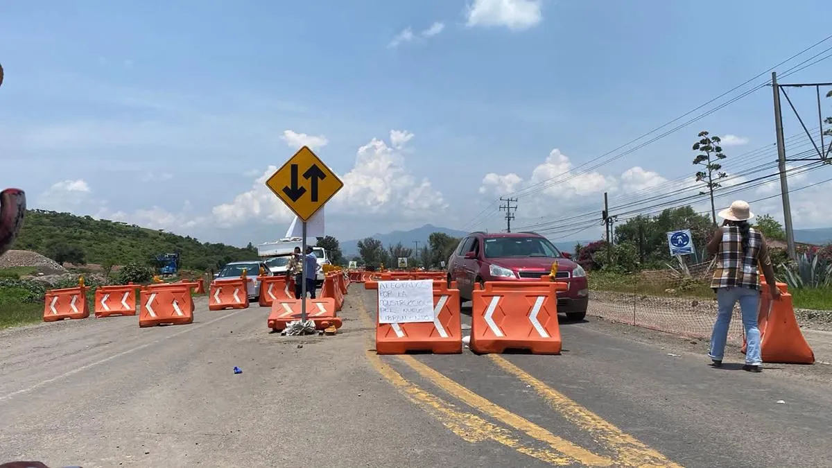 Vecinos Tarímbaro bloqueo Morelia Zinapécuaro