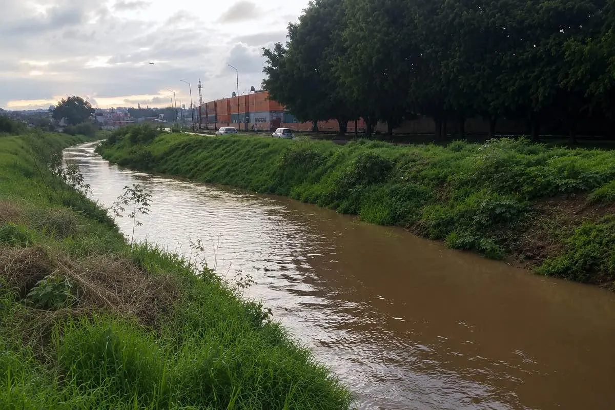 Vigilan ríos tras lluvias en Morelia ante riesgo de inundaciones; Itzícuaros, al 90%