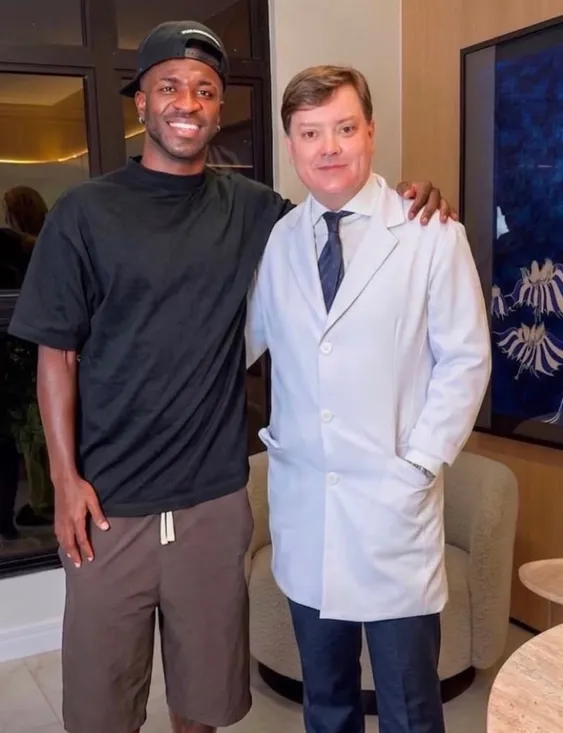 Vinícius Jr. sorprende con cambio de imagen tras el Mundial; crecen rumores de armonización facial-2