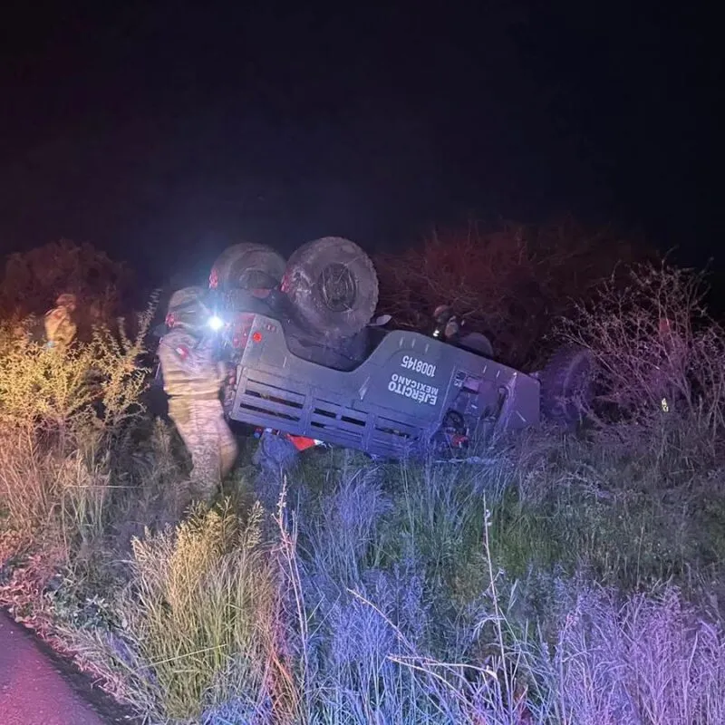 Al menos un militar perdió la vida y otros 6 resultaron lesionados al volcar la unidad en la que viajaban sobre La Piedad-Vista Hermosa