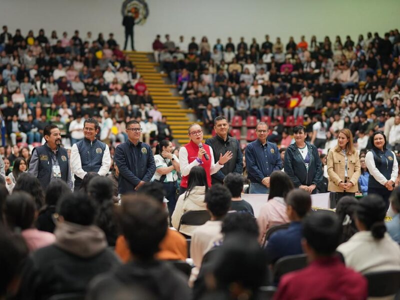 Yarabí Ávila da bienvenida a más de 2 mil 600 aspirantes a la UMSNH