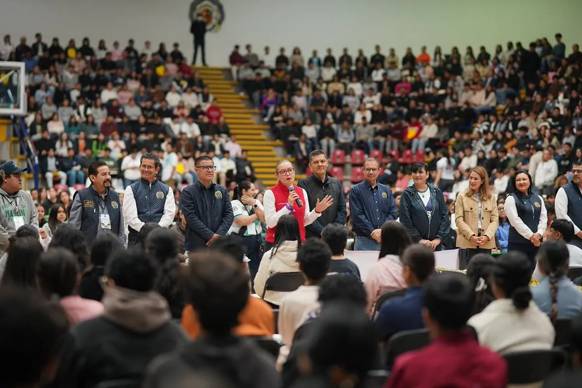 Yarabí Ávila da bienvenida a más de 2 mil 600 aspirantes a la UMSNH