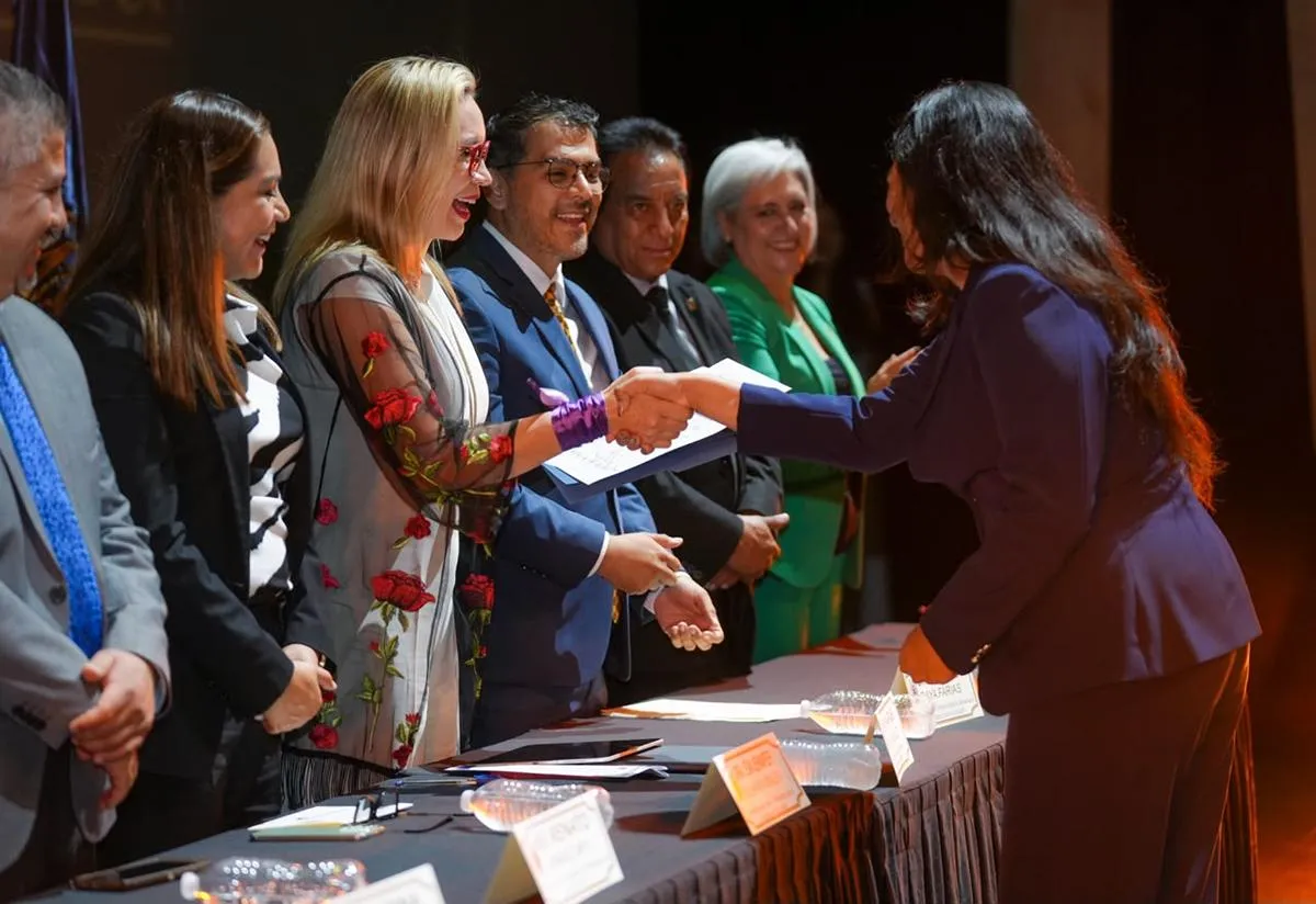 Yarabí Ávila egresados licenciatura Salud Pública 2