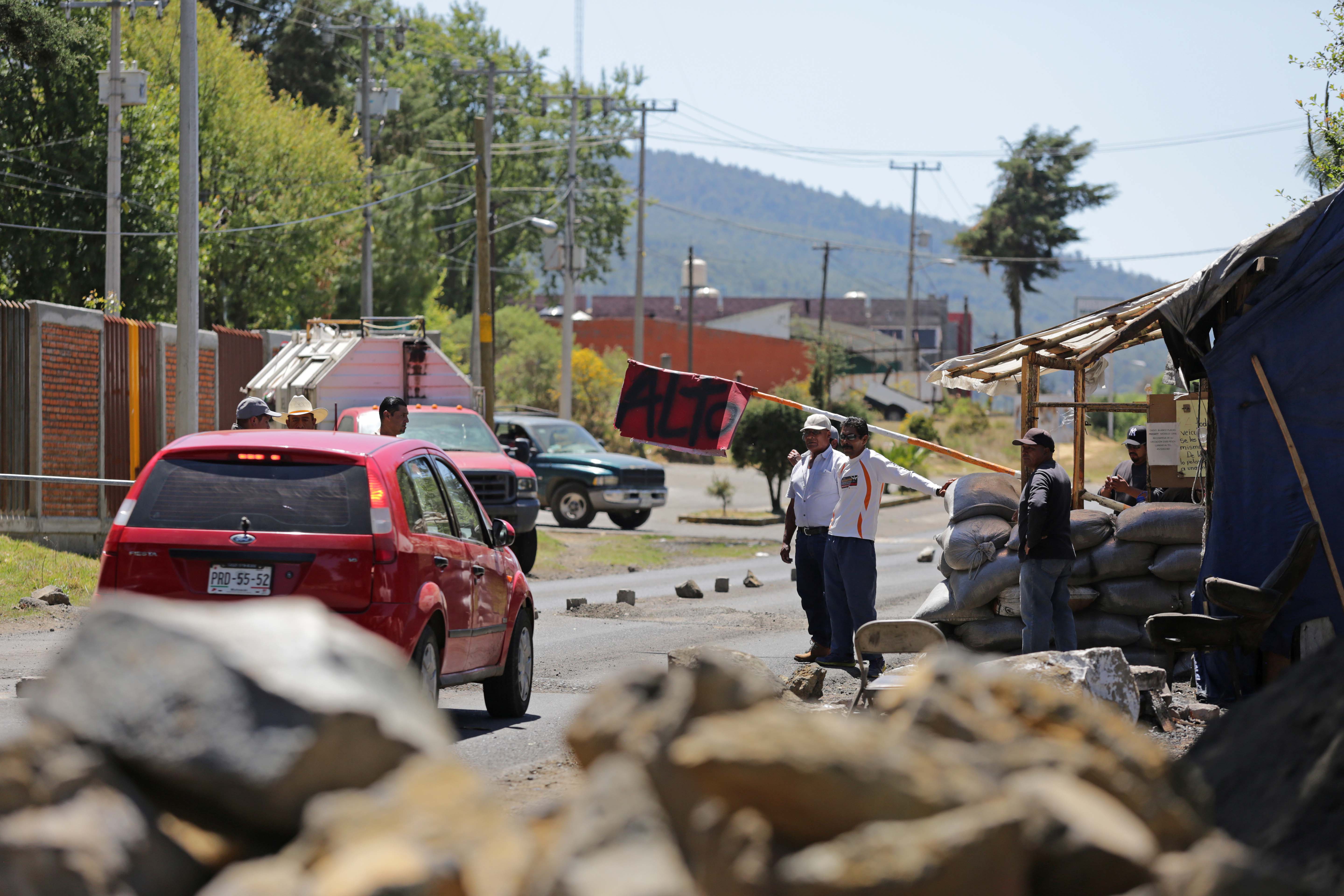 Reporta SSP barricadas de presuntos civiles armados en Nuevo Urecho