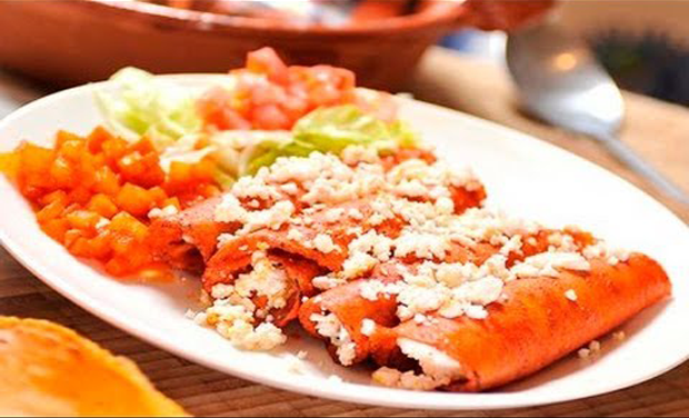Prapara fácil unas deliciosas enchiladas michoacanas